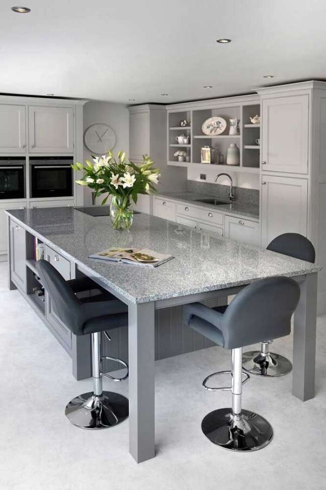 49. Mesa para cozinha de granito cinza azulado – Foto Juliane Cardoso