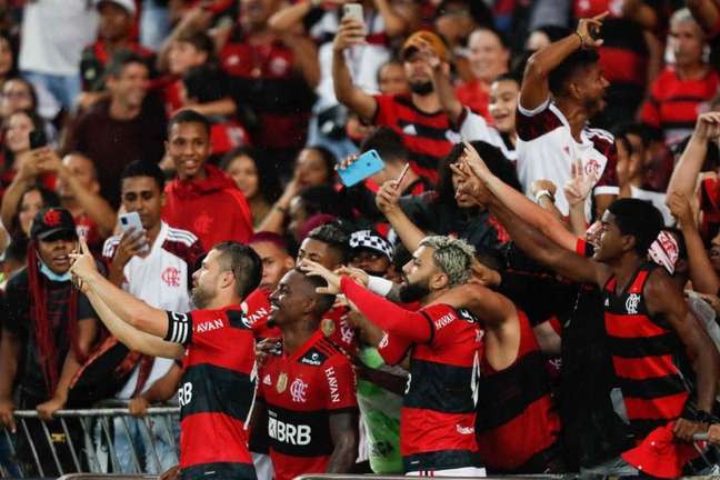 Torcida do Flamengo comemora com o time no Maracanã (Foto: Gilvan de Souza/Flamengo)