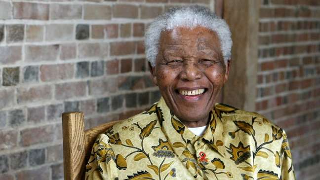 Nelson Mandela foi adotado por Jongintaba Dalindyebo, regente do povo Tembu.