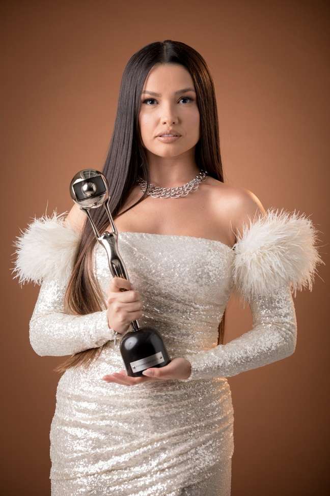 Descubra os procedimentos dent&aacute;rios feitos por Juliette