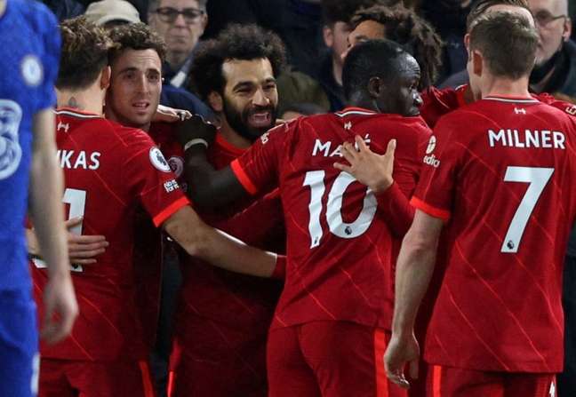 Liverpool sofre com surto de Covid-19 no elenco (ADRIAN DENNIS / AFP)