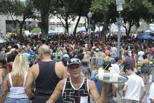 Carnaval carioca reúne foliões no centro do Rio em foto de arquivo