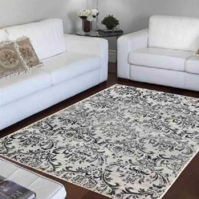 17. Sala branca com tapete belga e sofá branco – Foto Lojas Mel