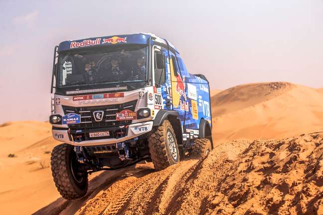 Dmitry Sotnikov lidera o Dakar nos caminhões