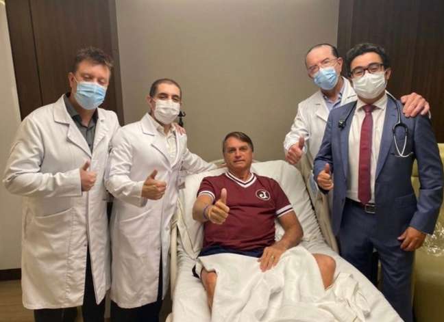 Jair Bolsonaro recebeu alta do hospital na manhã desta quarta-feira
