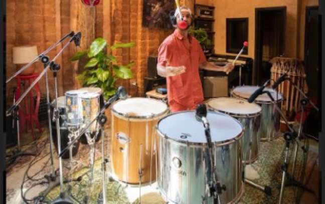 Moradorador de Pernambués, em Salvador, o percussionista Leo Oliveira aprendeu a se virar na pandemia da Covid-19