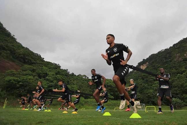 Time do Botafogo no Espaço Lonier, o CT (Foto: Vítor Silva/Botafogo)