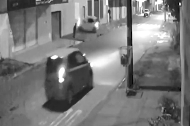 Homem escapa por pouco de atropelamento em Goiânia Homem escapa por pouco de atropelamento em Goiânia