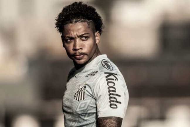 Flamengo conversa com o Santos para contratar Marinho