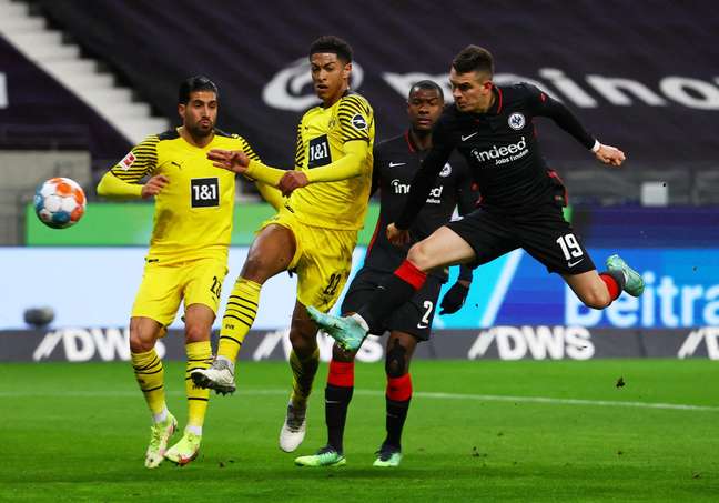 O Borussia Dortmund  venceu o Eintracht Frankfurt por 3 a 2 neste sábado, pela 18ª rodada da Bundesliga