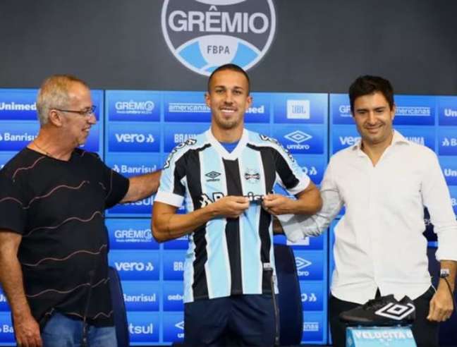 Nicolas é o novo lateral do Grêmio (Divulgação/Lucas Uebel/Grêmio)