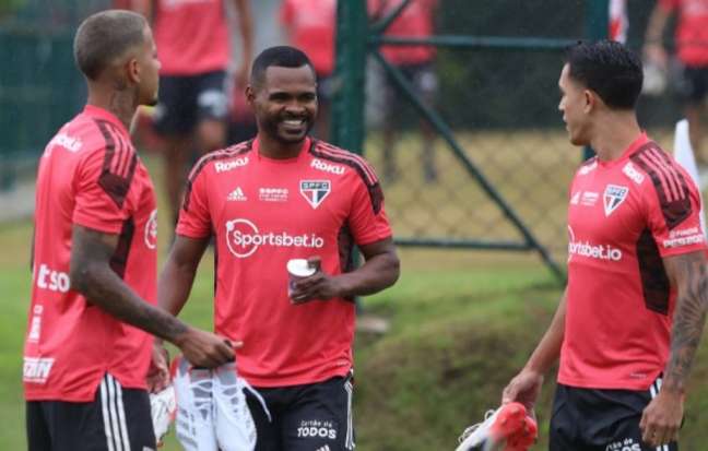 Nikão marcou presença no treino do São Paulo (Foto: Rubens Chiri / saopaulofc)