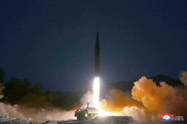 Lançamento de suposto míssil hipersônico na Coreia do Norte, em 11 de janeiro