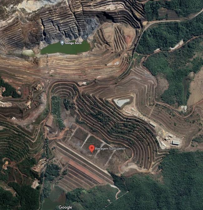 Imagem aérea da barragem Sul Superior, da Vale, em Minas Gerais. Ela é uma das três barragens classificadas como em nível de emergência 3, o mais alto previsto pela ANM