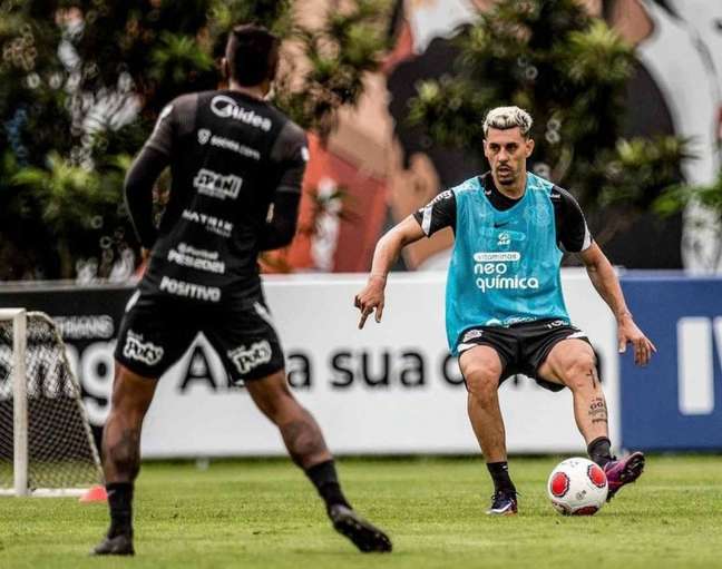 Enquanto o Timão não encontra um clube por Avelar, atleta segue treinando (Foto: Reprodução/Instagram)