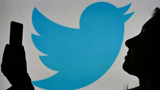 Redes sociais como o Twitter estão sob pressão por medidas contra desinformação