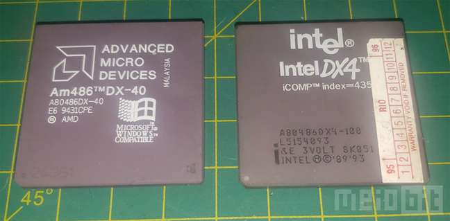 Um 486 DX de 40 MHz e um 486 DX4 de 100 MHz, circa 1994. Um era bem mais rápido que o outro. 