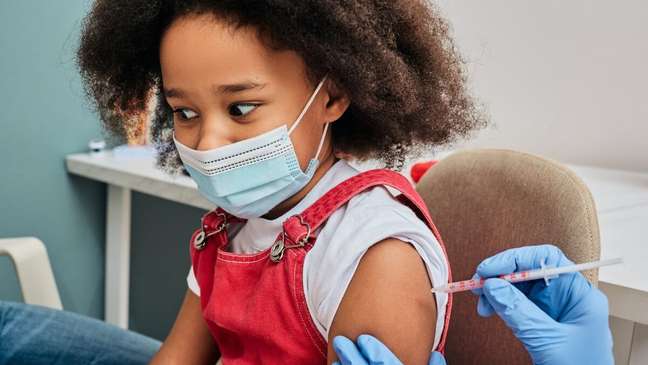 Vacinação de crianças é passo importante para acabar com a pandemia de Covid-19