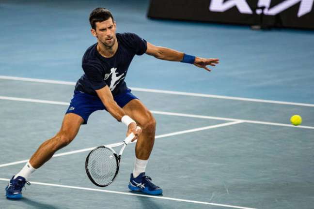 Djokovic durante um treinamento no Melbourne Park, na Austrália Djokovic durante um treinamento no Melbourne Park, na Austrália