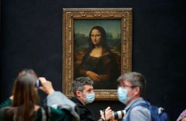 A Mona Lisa de Leonardo da Vinci, a obra de arte mais popular do mundo, é o exemplo mais básico de item não-fungível à moda antiga: não há duas iguais 