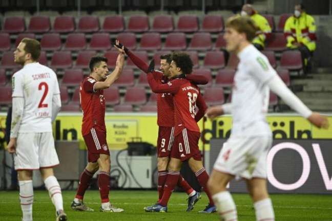 Em grande dia de Lewandowski, Bayern goleou o Colônia na Bundesliga (INA FASSBENDER / AFP)