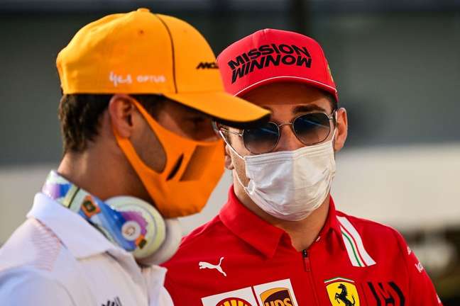 Ricciardo aprovou a briga entre McLaren e Ferrari 