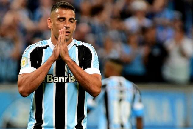 Diego Souza discorda da necessidade de limpa no elenco do Grêmio após rebaixamento