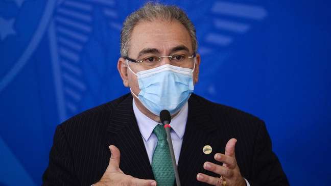 Ministério da Saúde reduziu recomendação de isolamento para assintomáticos para 5 dias; Sociedade Brasileira de Infectologia indica 7 dias