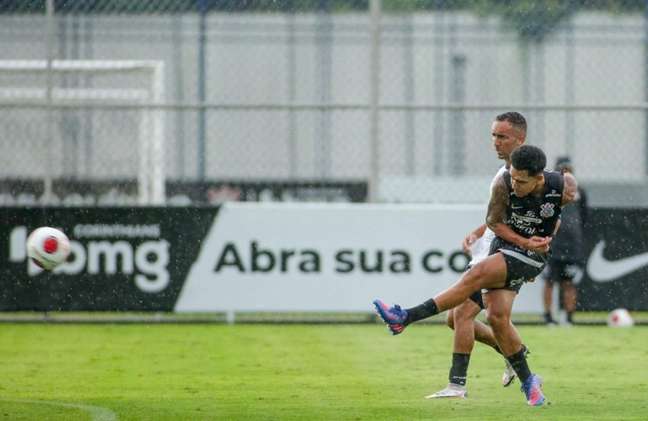 Sem gols como profissional, Du Queiroz deixou a sua marca em jogo-treino (Foto: Rodrigo Coca/Ag.Corinthians)