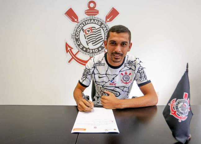 Corinthians anuncia a contratação de Bruno Melo que afirma: 