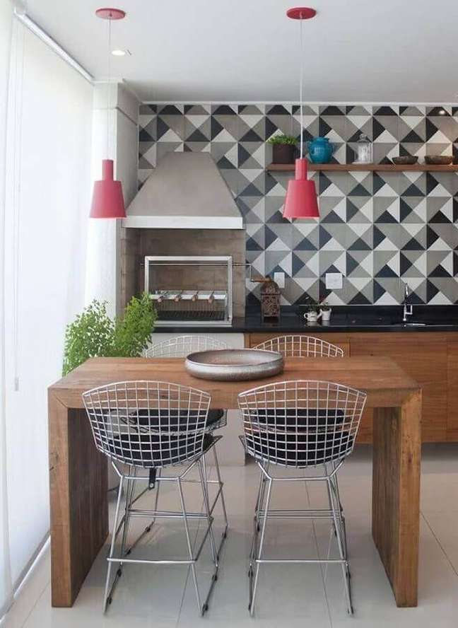 4. Revestimento geométrico para decoração de espaço gourmet pequeno de apartamento – Foto: Decostore