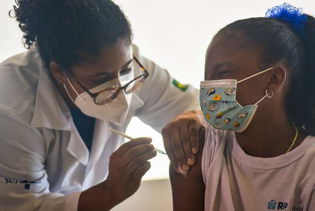 Vacinação de crianças de 5 a 11 ano começou nesta segunda (17) em SP