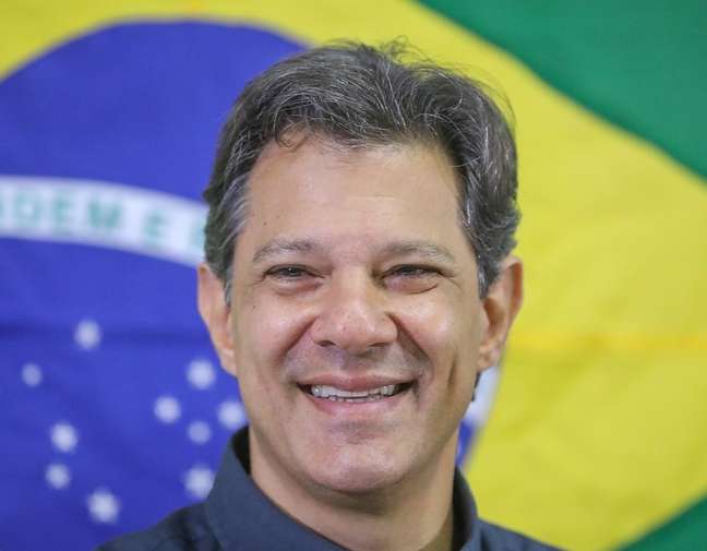 Fernando Haddad (PT) lidera a disputa pelo governo de São Paulo com 34% das intenções de voto, de acordo com pesquisa Datafolha 