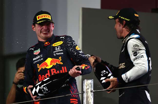 Max Verstappen e Fernando Alonso estão abaixo apenas de Lewis Hamilton nos salários da F1 