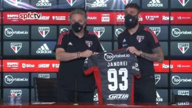 Jandrei foi apresentado no São Paulo (Foto: Reprodução/SPFCTV)