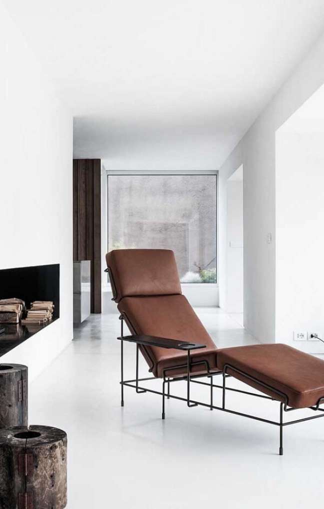 5. Chaise longue de couro para sala de estar com lareira – Foto Architonic