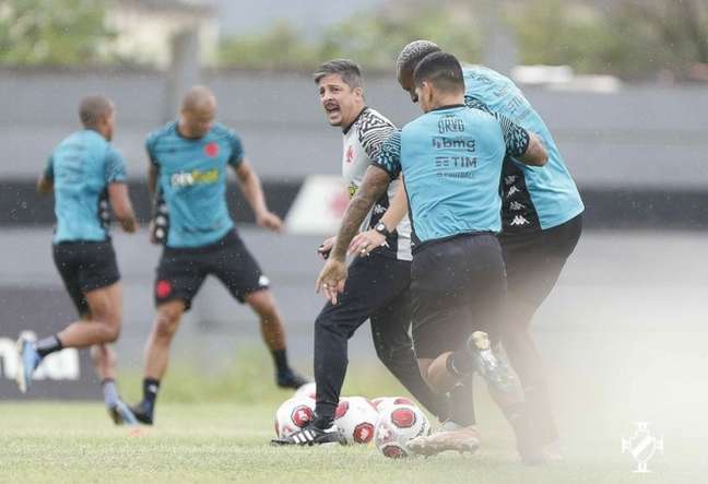 Fábio Eiras explica preparação do Vasco para o início da temporada (Foto: Rafael Ribeiro/Vasco)