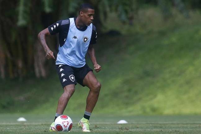 Gabriel Conceição em treino do Botafogo (Foto: Vítor Silva/Botafogo)