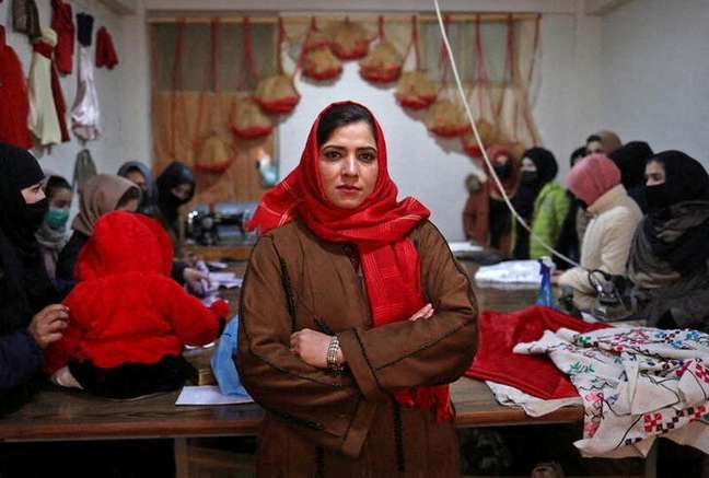 Sohaila Noori, de 29 anos, dona de uma oficina têxtil em Cabul, Afeganistão 15/01/2022 REUTERS/Ali Khara