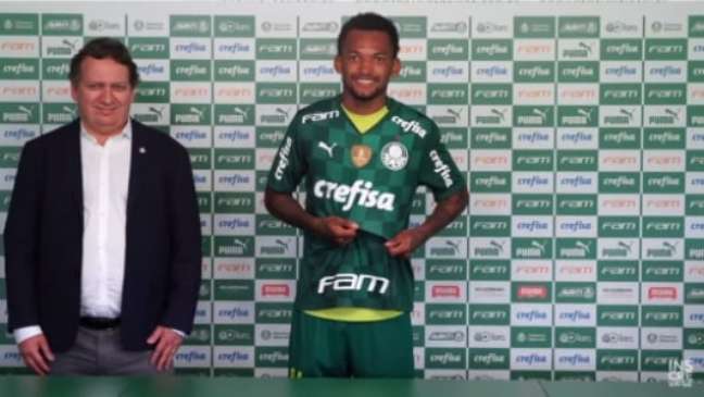 Jailson é apresentado nesta manhã (Foto: Reprodução/TV Palmeiras)