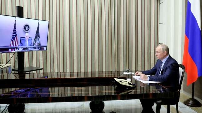 Putin e Biden conversaram por chamada de vídeo e telefone