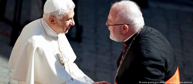 Cardeal Reinhard Marx (de preto) é arcebispo de Munique desde 2007. Ratzinger o foi de 1977 a 1982