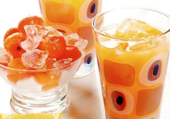 Guia da Cozinha - Suco de acerola e laranja para se hidratar no calor