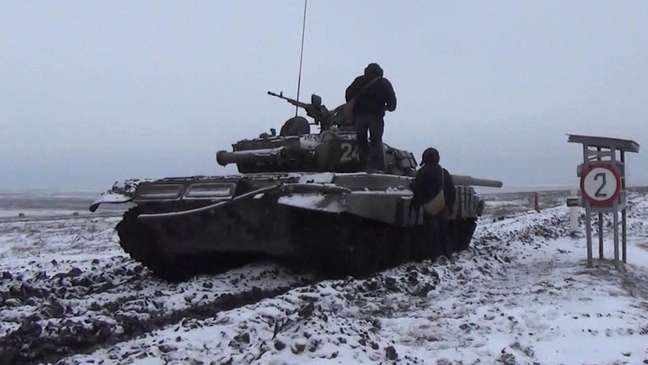 A TV russa exibiu, no início de 2022, exercícios de tanques perto da fronteira com a Ucrânia