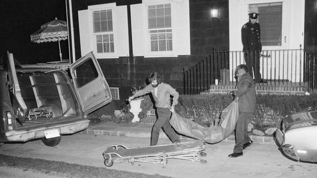 Em novembro de 1974, Ronnie De Feo, de 23 anos, matou os pais e os quatro irmãos enquanto eles dormiam