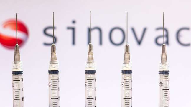 A vacina produzida pelo laboratório chinês Sinovac (no Brasil, CoronaVac) é uma das mais compradas na América Latina