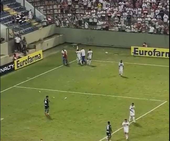 Em depoimento, jogadores do Palmeiras e PMs dizem que viram torcedor do São Paulo com faca