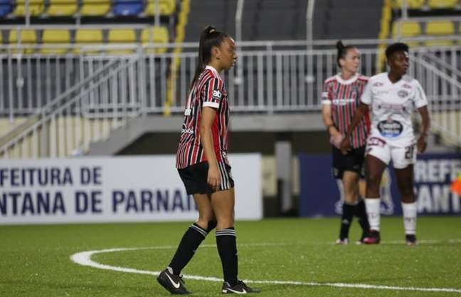 O São Paulo renovou contrato com a zagueira Alves (Foto: Gabriela Montesano / saopaulofc)