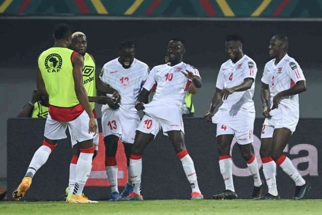 Gambianos estão entre os oito melhores da Copa Africana de Nações (Foto: PIUS UTOMI EKPEI / AFP)