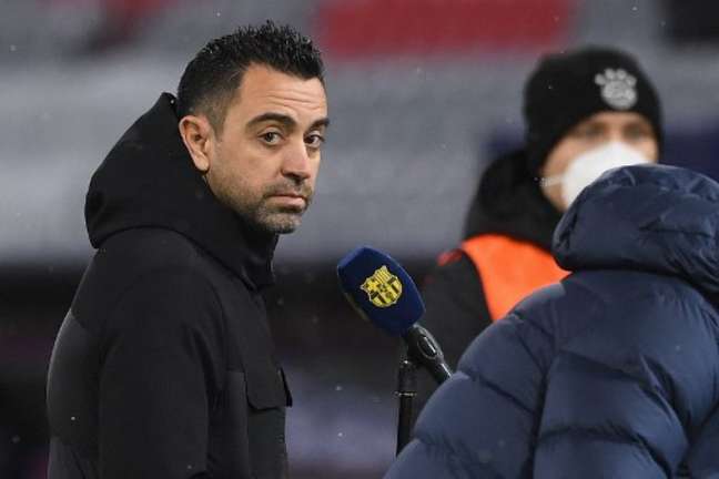 Xavi está em busca de reforços para o elenco do Barcelona (Foto: CHRISTOF STACHE / AFP)